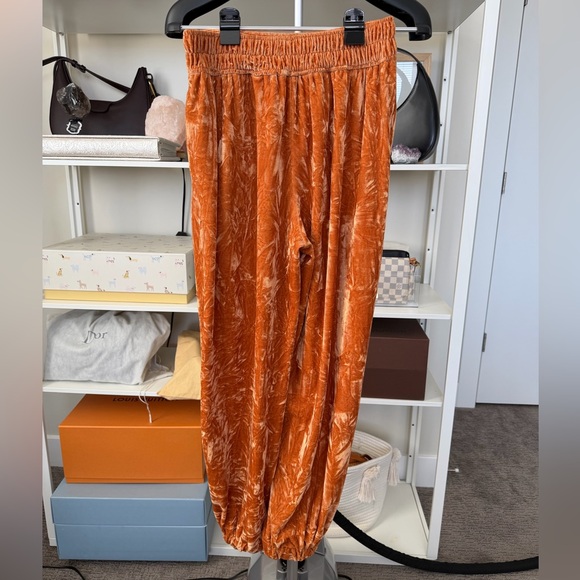 Urban Outfitters Crushed Velvet Joggers in Burnt Orange - Picture 5 of 6